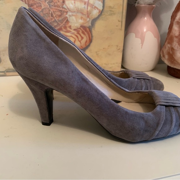 Naturalizer suede pumps size 6 - Picture 2 of 4